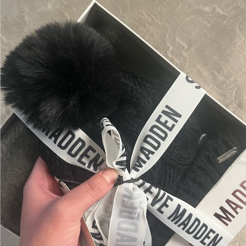 Steve Madden Scarf Beanie Gift Set OS - Picture 6 of 7